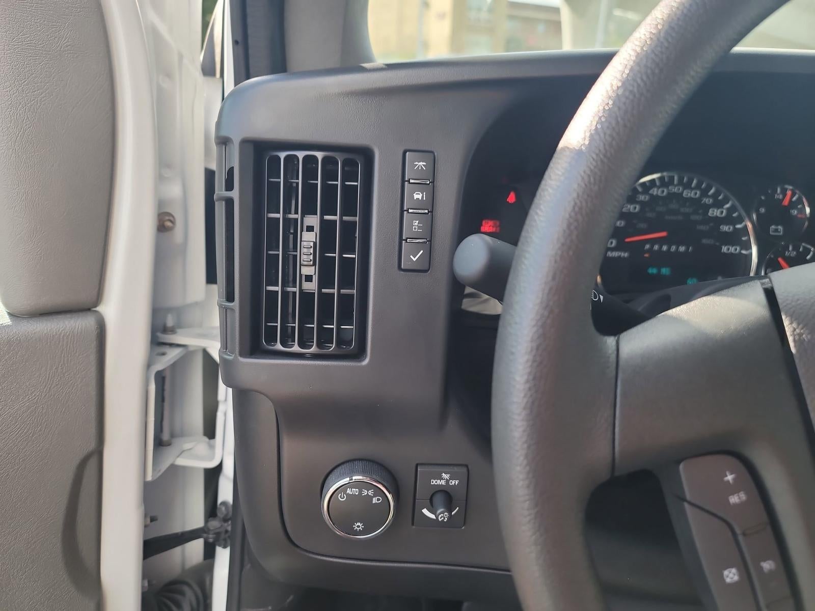 2025 Chevrolet Express Cutaway 3500 1WT