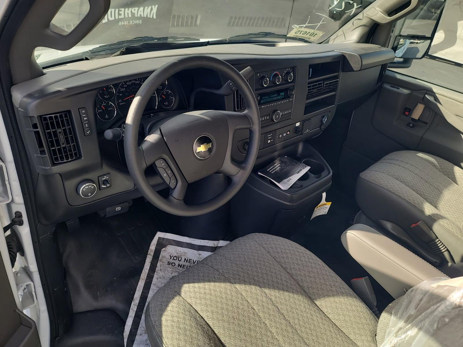 2025 Chevrolet Express Cutaway 3500 1WT