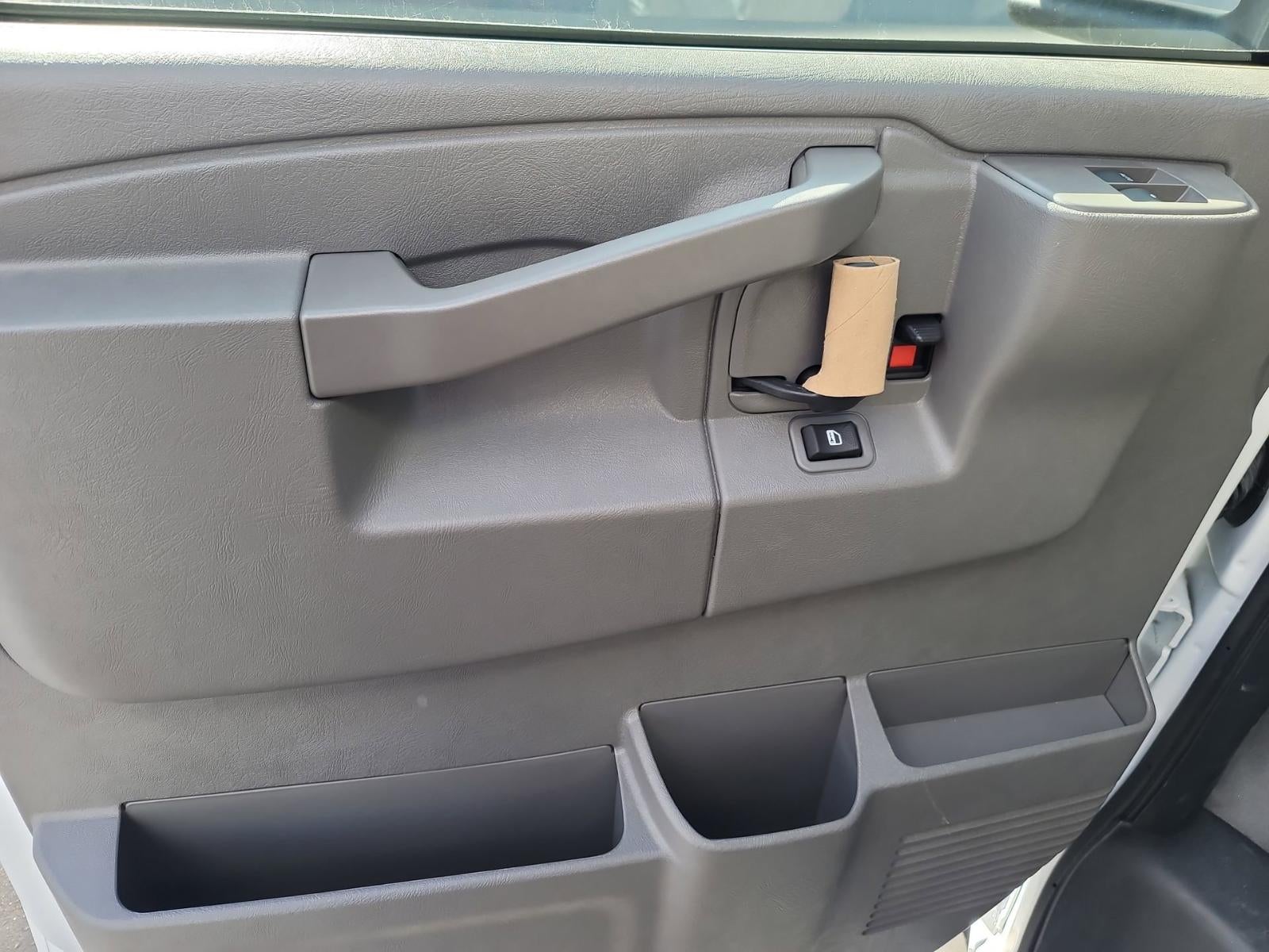 2025 Chevrolet Express Cutaway 3500 1WT