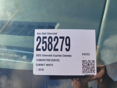 2025 Chevrolet Express Cutaway 3500 1WT