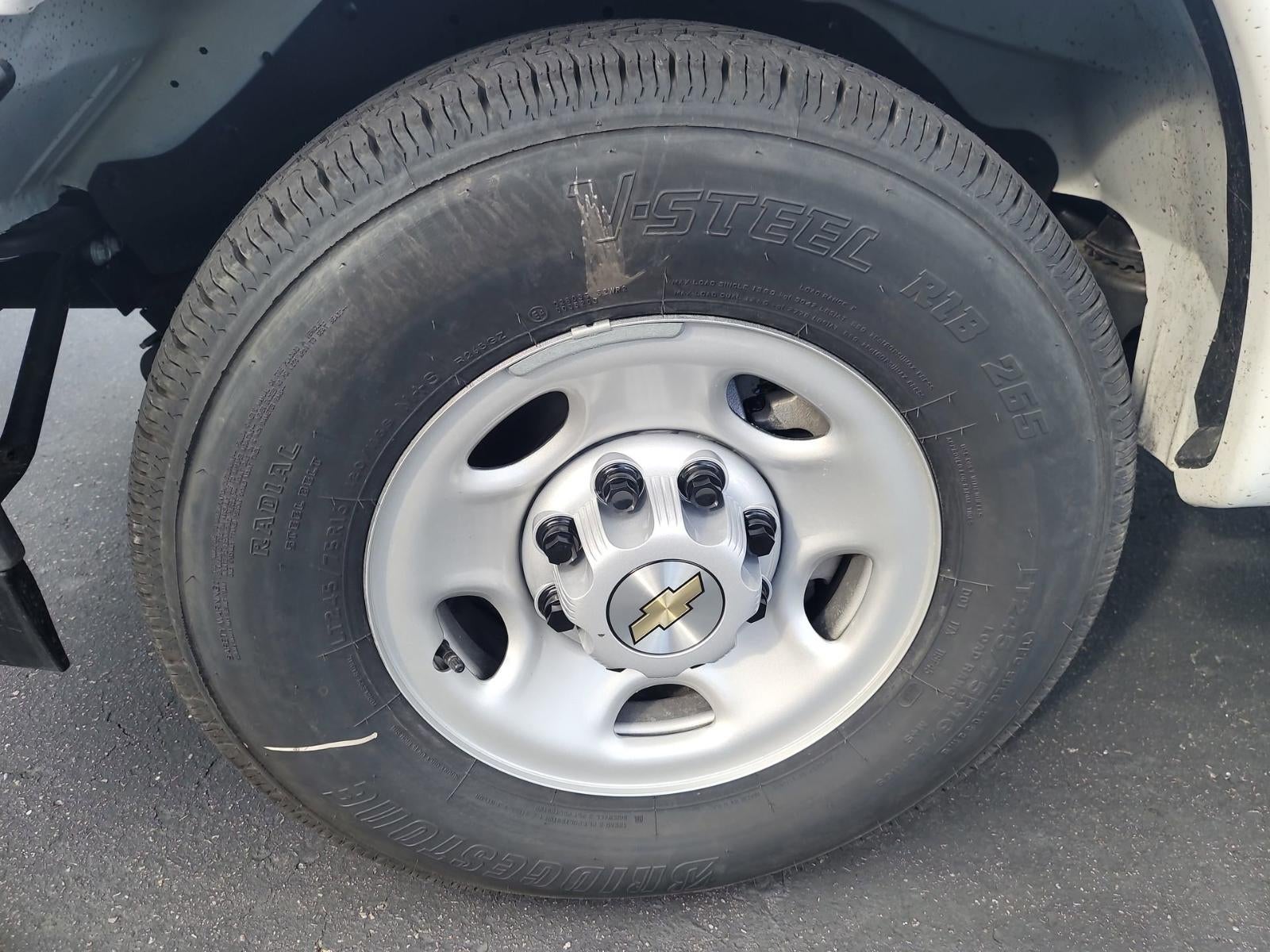 2025 Chevrolet Express Cutaway 3500 1WT