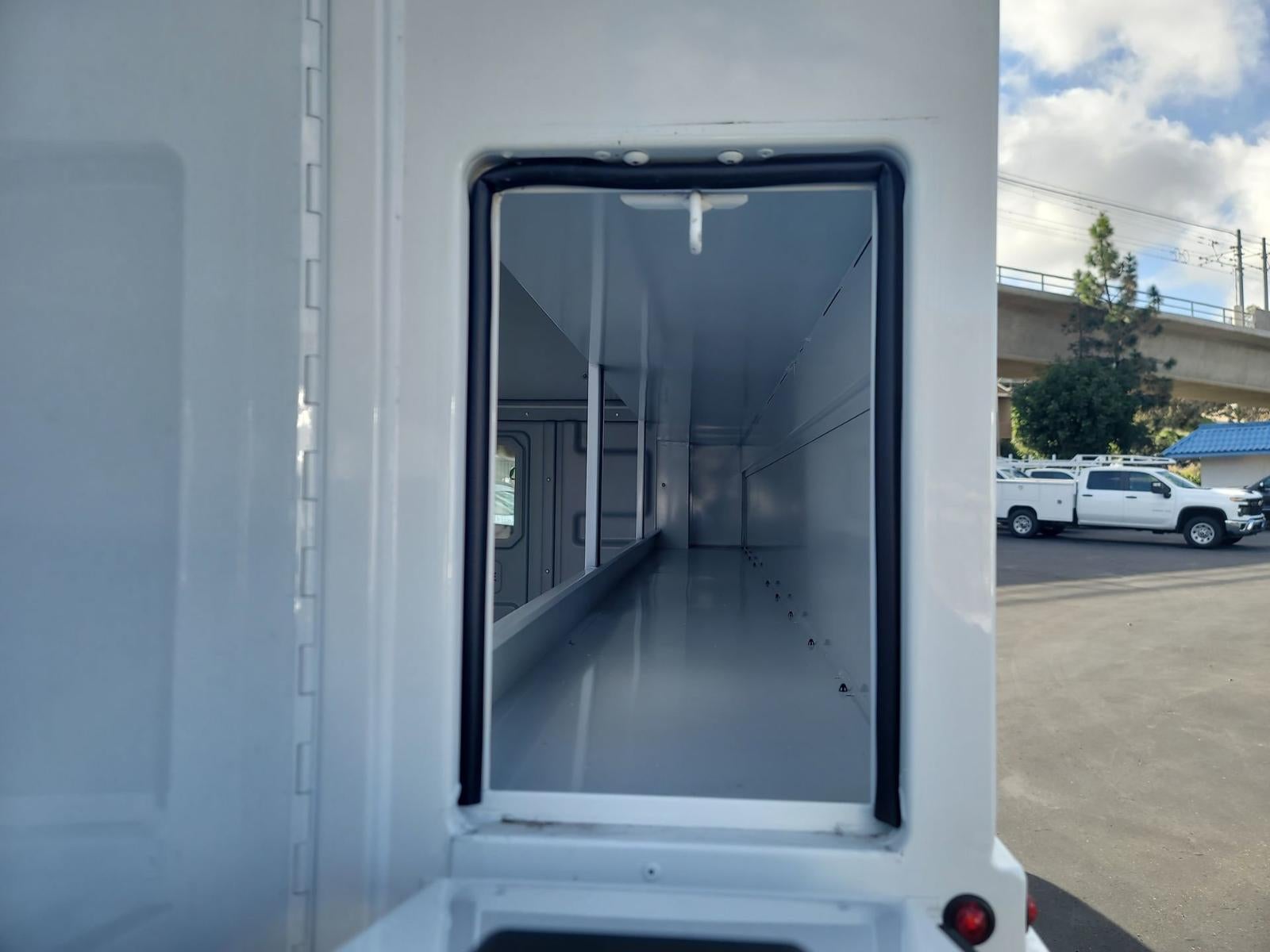 2025 Chevrolet Express Cutaway 3500 1WT