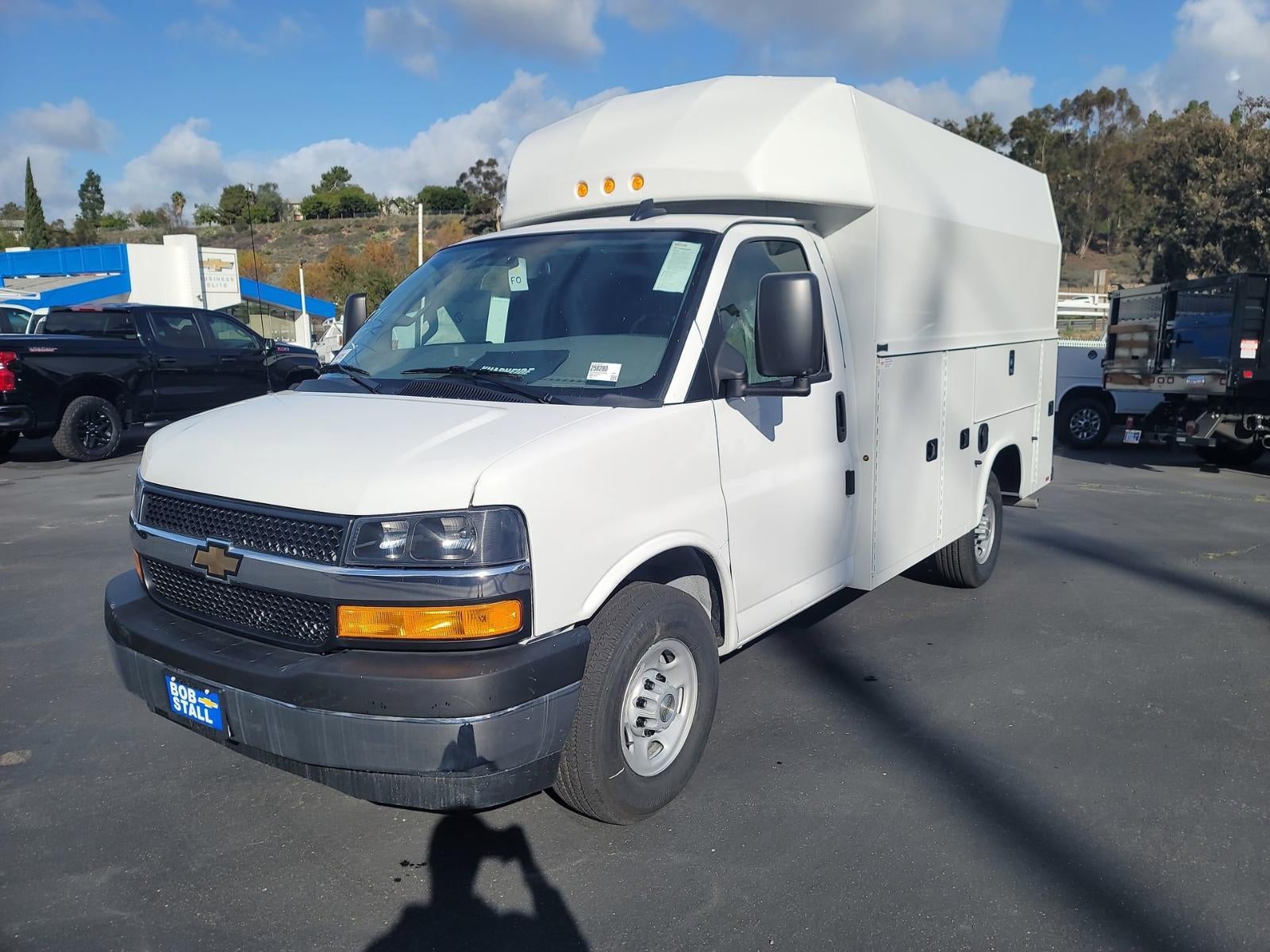 2025 Chevrolet Express Cutaway 3500 1WT