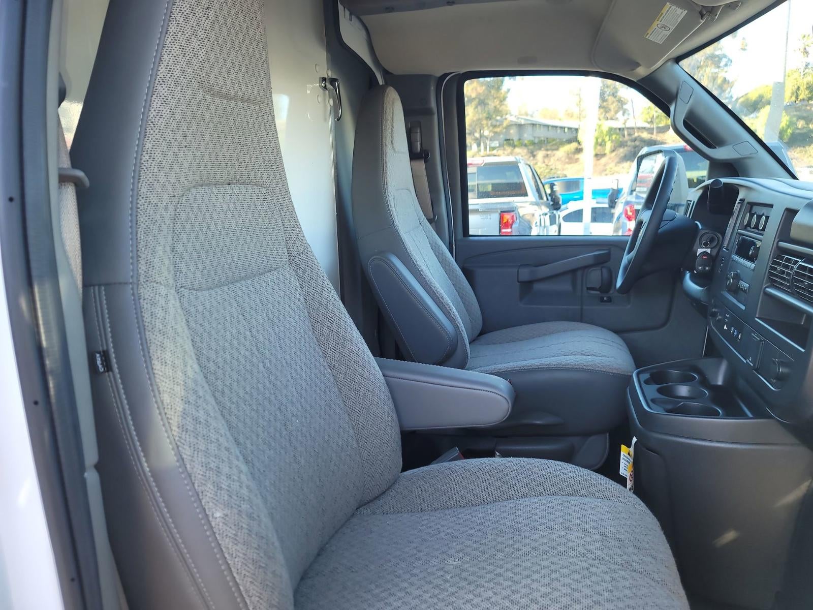 2024 Chevrolet Express Cutaway 3500 1WT