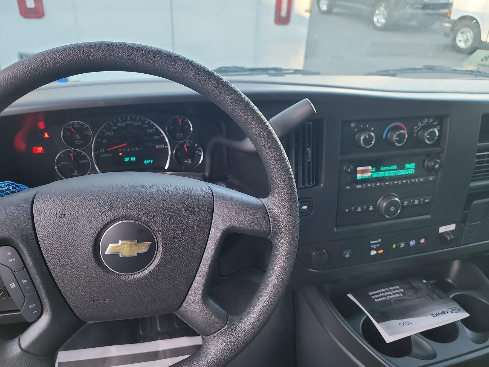 2025 Chevrolet Express Cutaway 3500 1WT