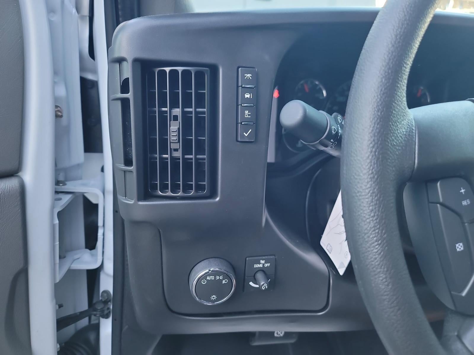 2025 Chevrolet Express Cutaway 3500 1WT