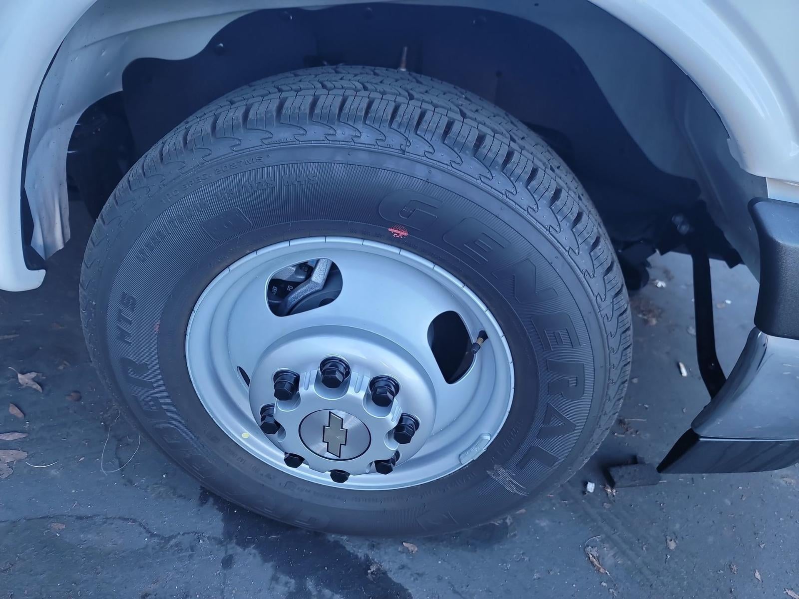 2025 Chevrolet Express Cutaway 3500 1WT