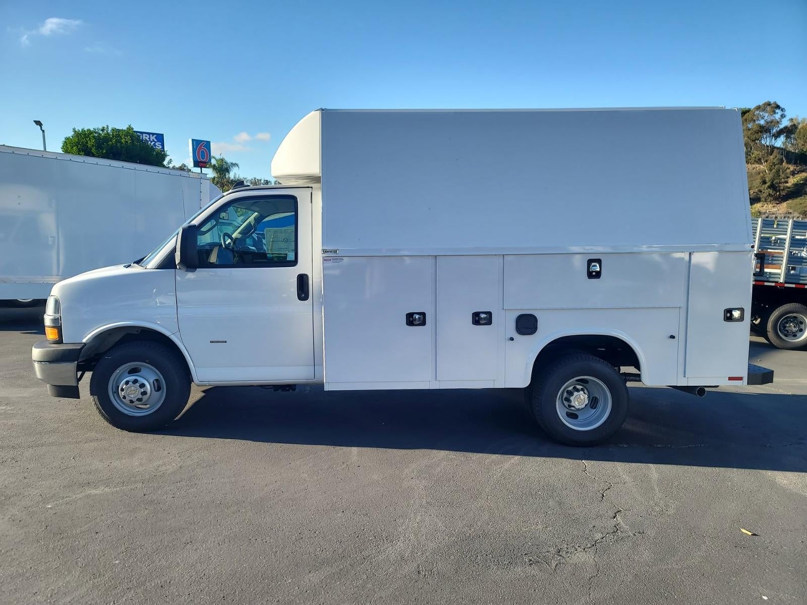 2025 Chevrolet Express Cutaway 3500 1WT