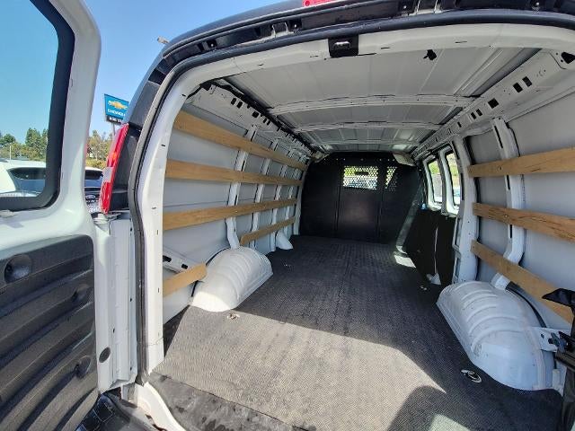 2025 Chevrolet Express Cargo WT