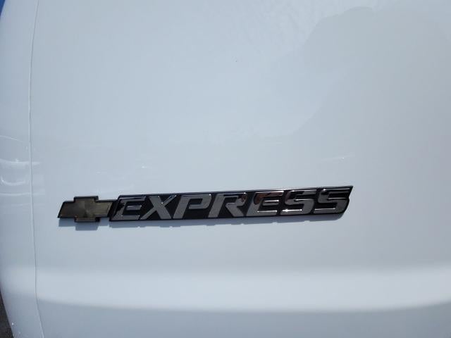 2025 Chevrolet Express Cargo WT