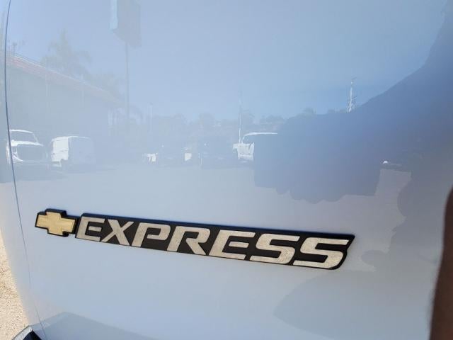 2025 Chevrolet Express Cargo WT
