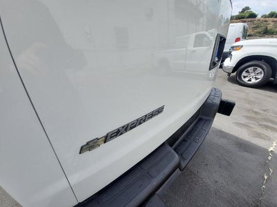 2025 Chevrolet Express Cargo WT