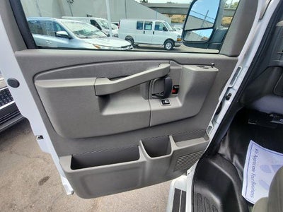 2025 Chevrolet Express Cargo WT