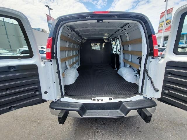 2025 Chevrolet Express Cargo WT