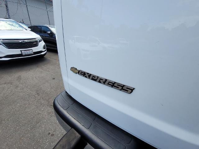 2025 Chevrolet Express Cargo WT