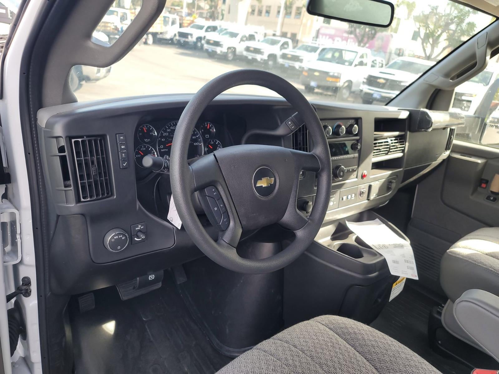 2024 Chevrolet Express Cutaway 3500 1WT