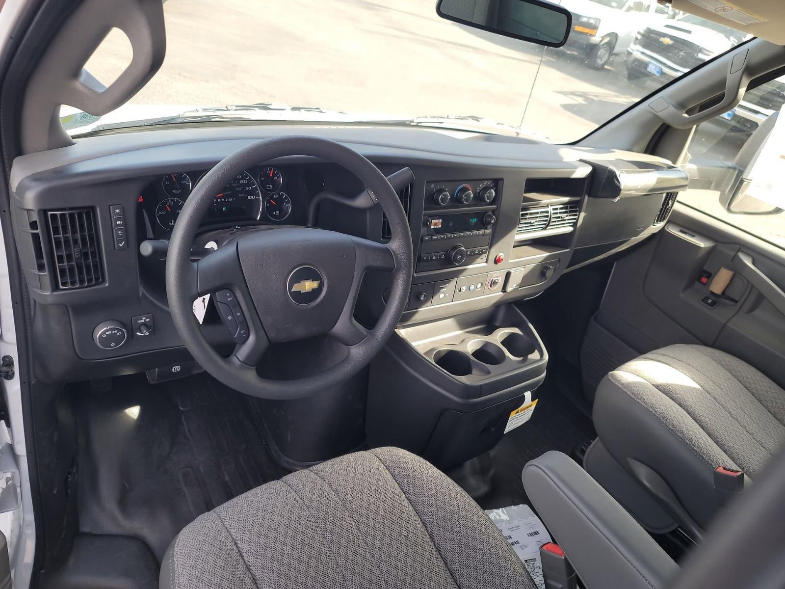 2024 Chevrolet Express Cutaway 3500 1WT