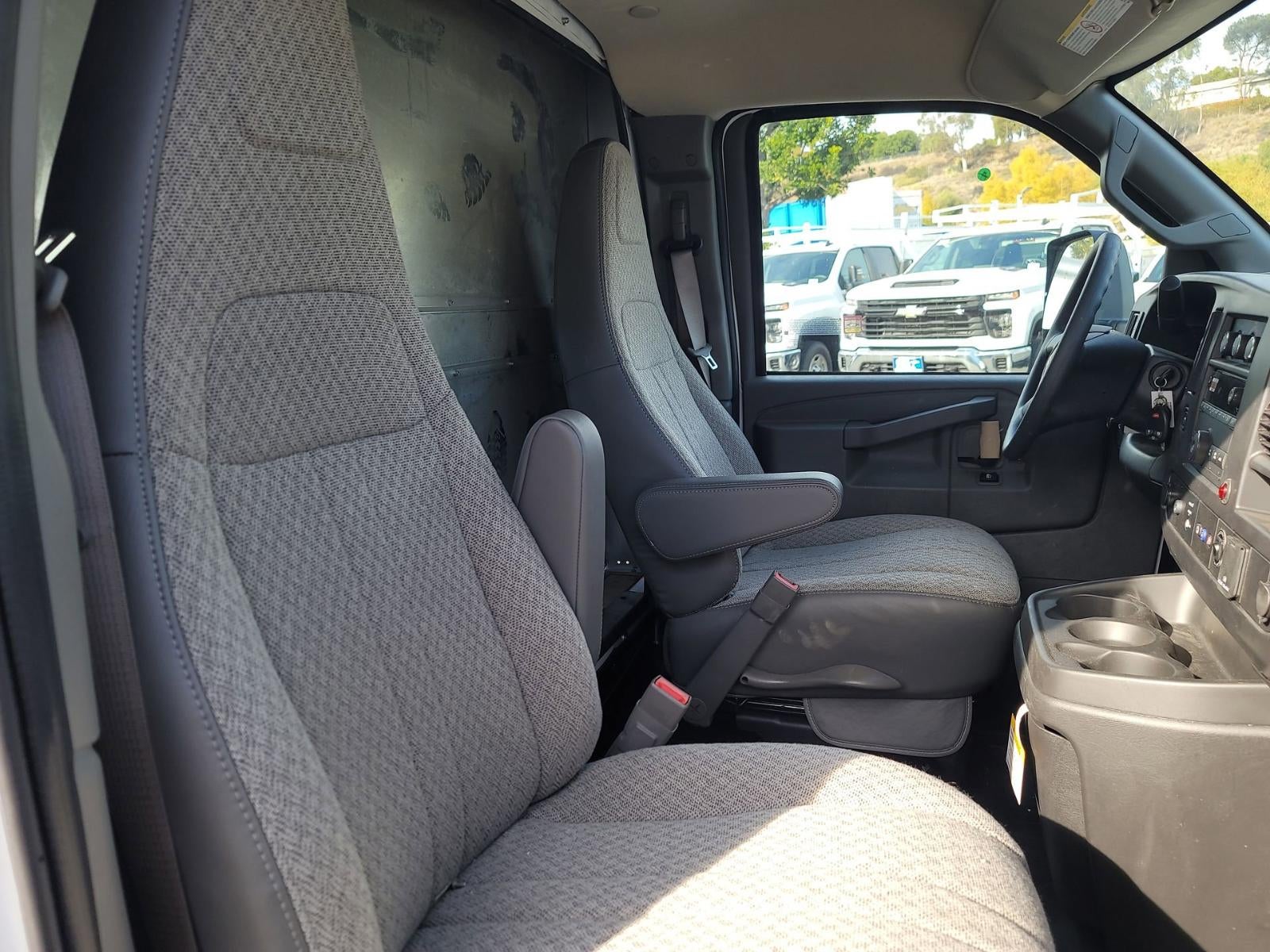 2024 Chevrolet Express Cutaway 3500 1WT