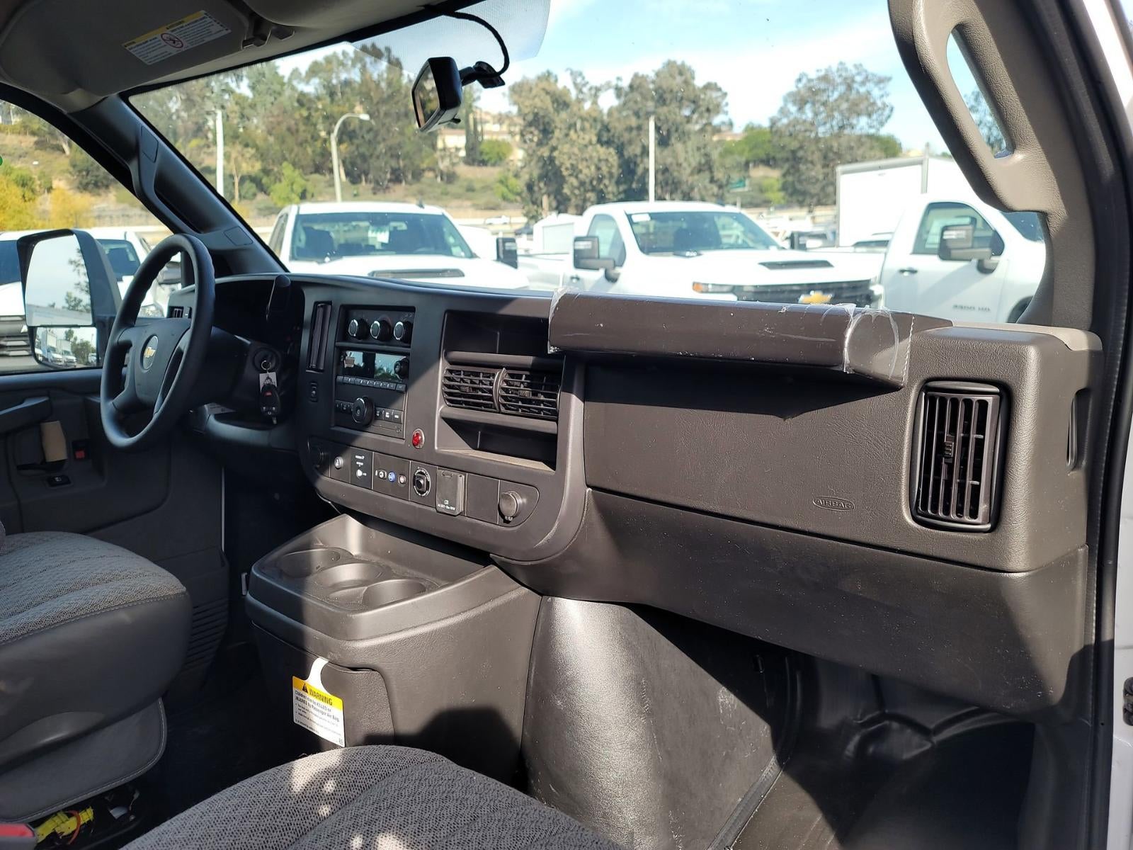 2024 Chevrolet Express Cutaway 3500 1WT