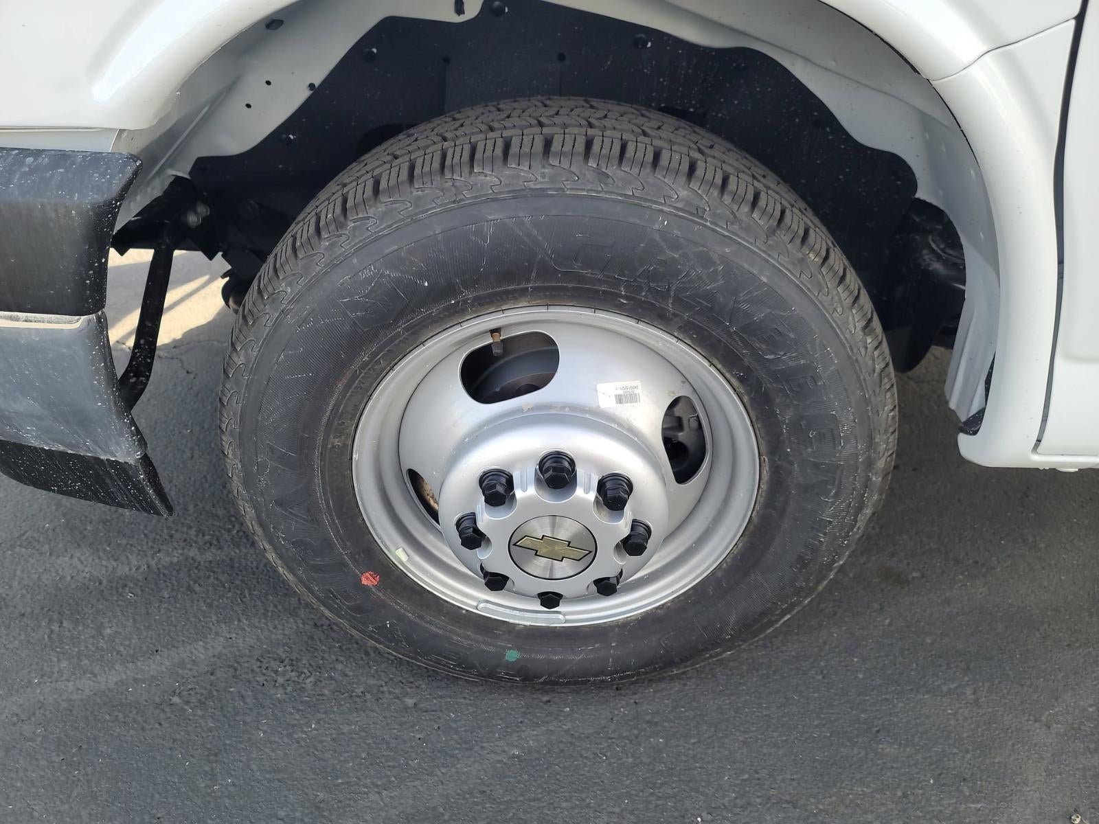 2024 Chevrolet Express Cutaway 3500 1WT