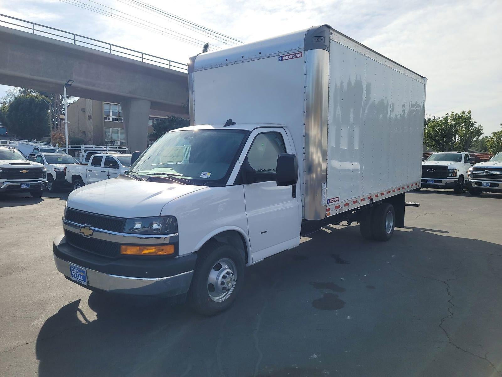 2024 Chevrolet Express Cutaway 3500 1WT