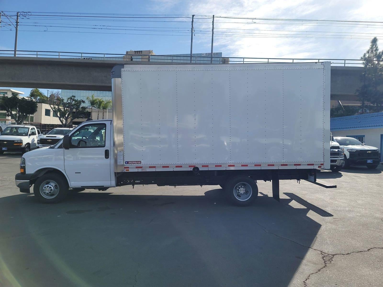 2024 Chevrolet Express Cutaway 3500 1WT