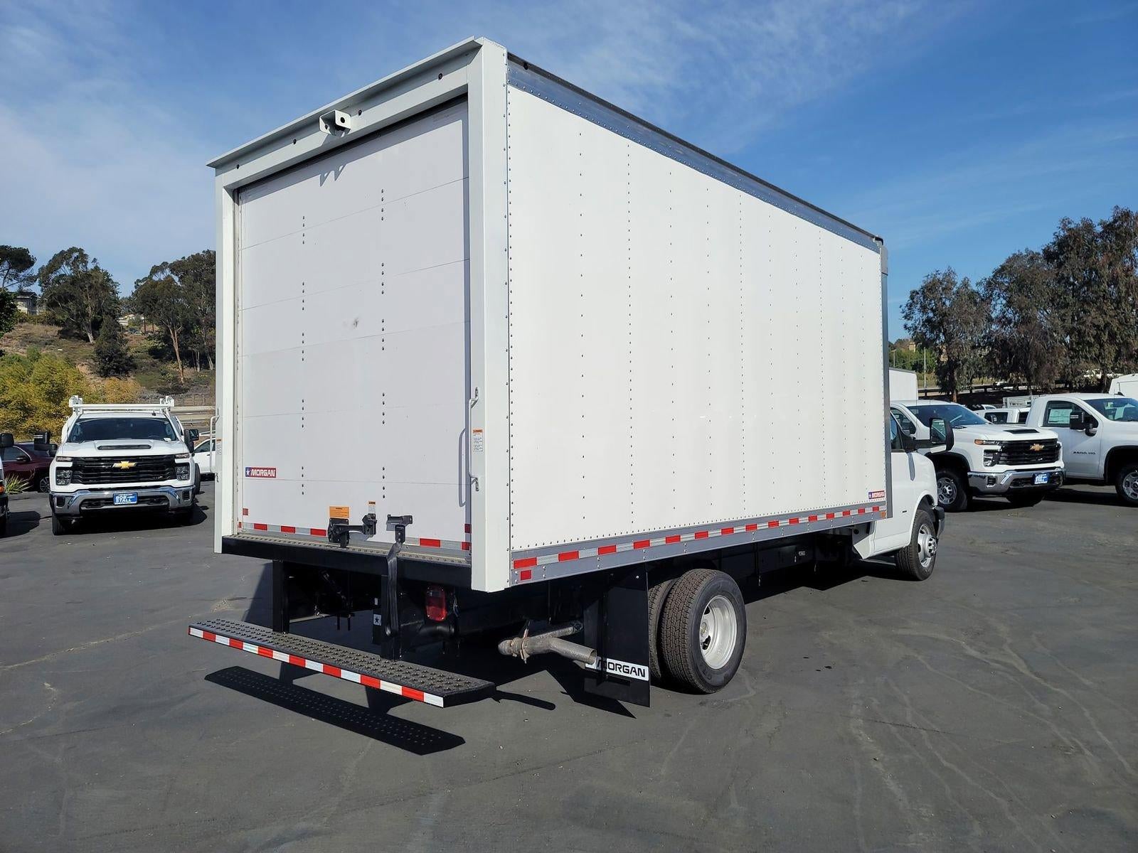 2024 Chevrolet Express Cutaway 3500 1WT