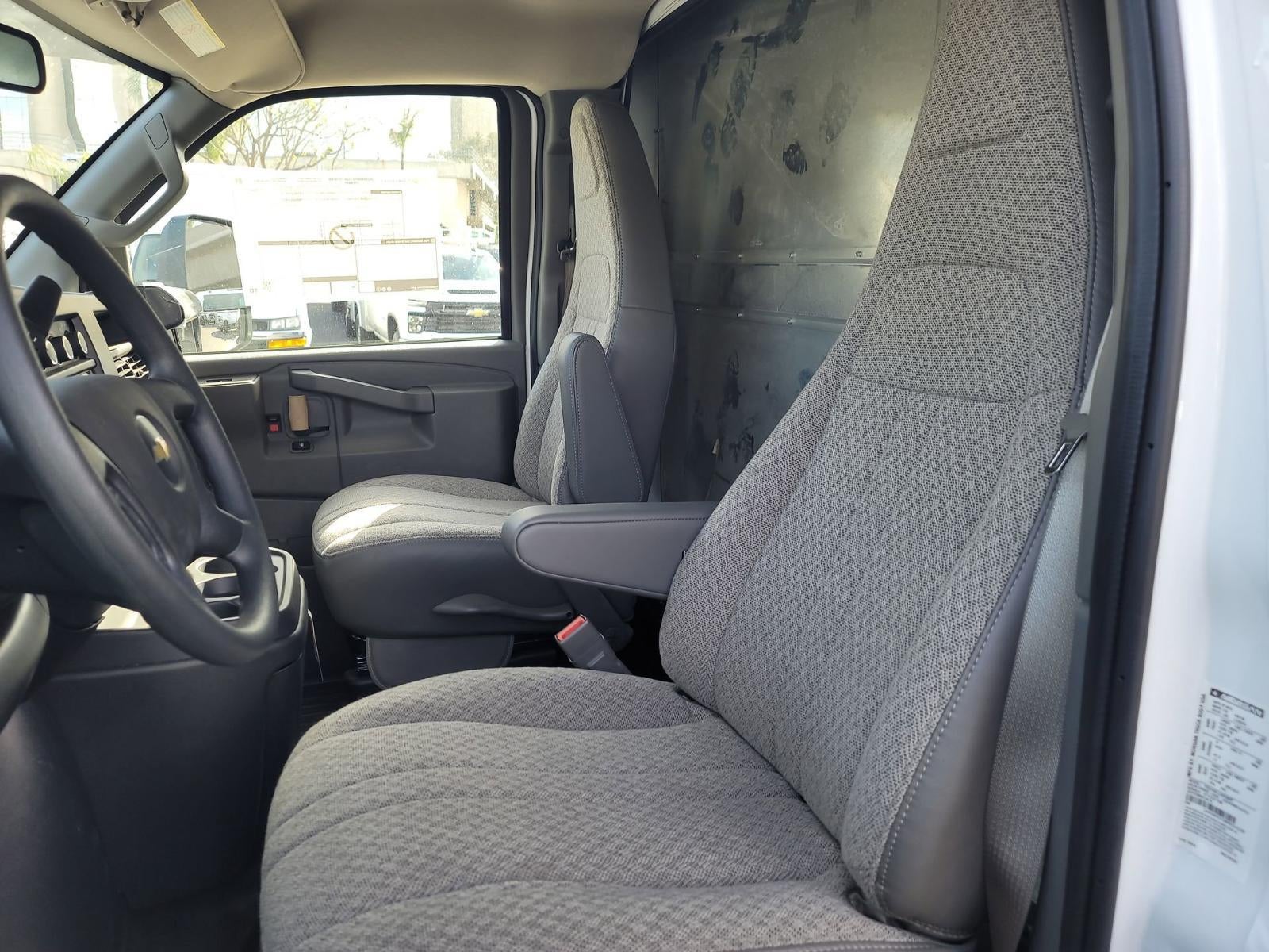 2024 Chevrolet Express Cutaway 3500 1WT