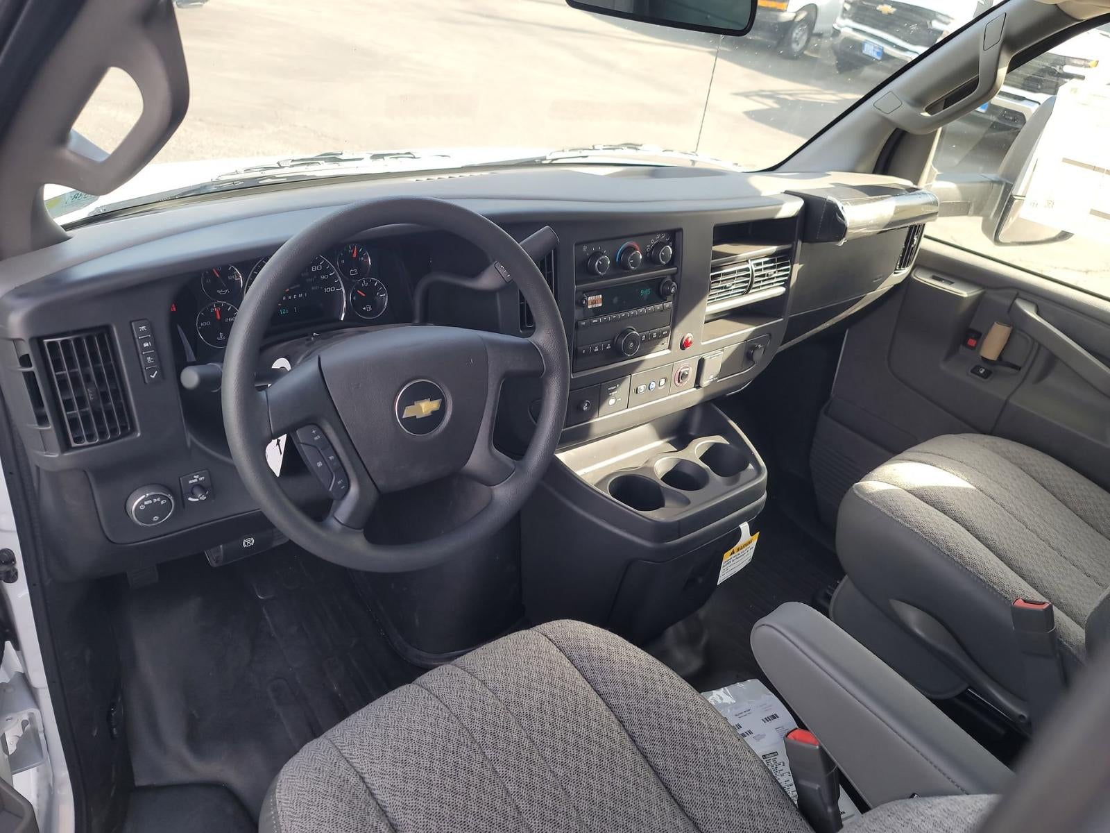 2024 Chevrolet Express Cutaway 3500 1WT