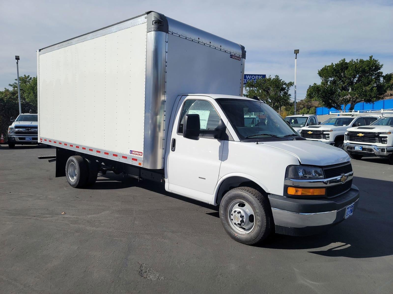 2024 Chevrolet Express Cutaway 3500 1WT