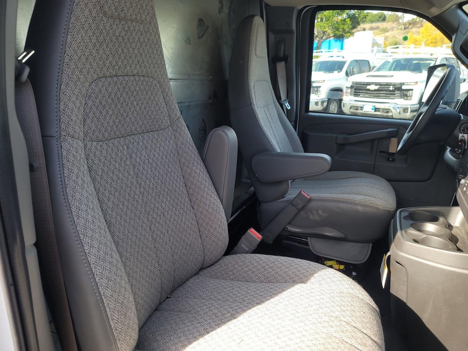 2024 Chevrolet Express Cutaway 3500 1WT