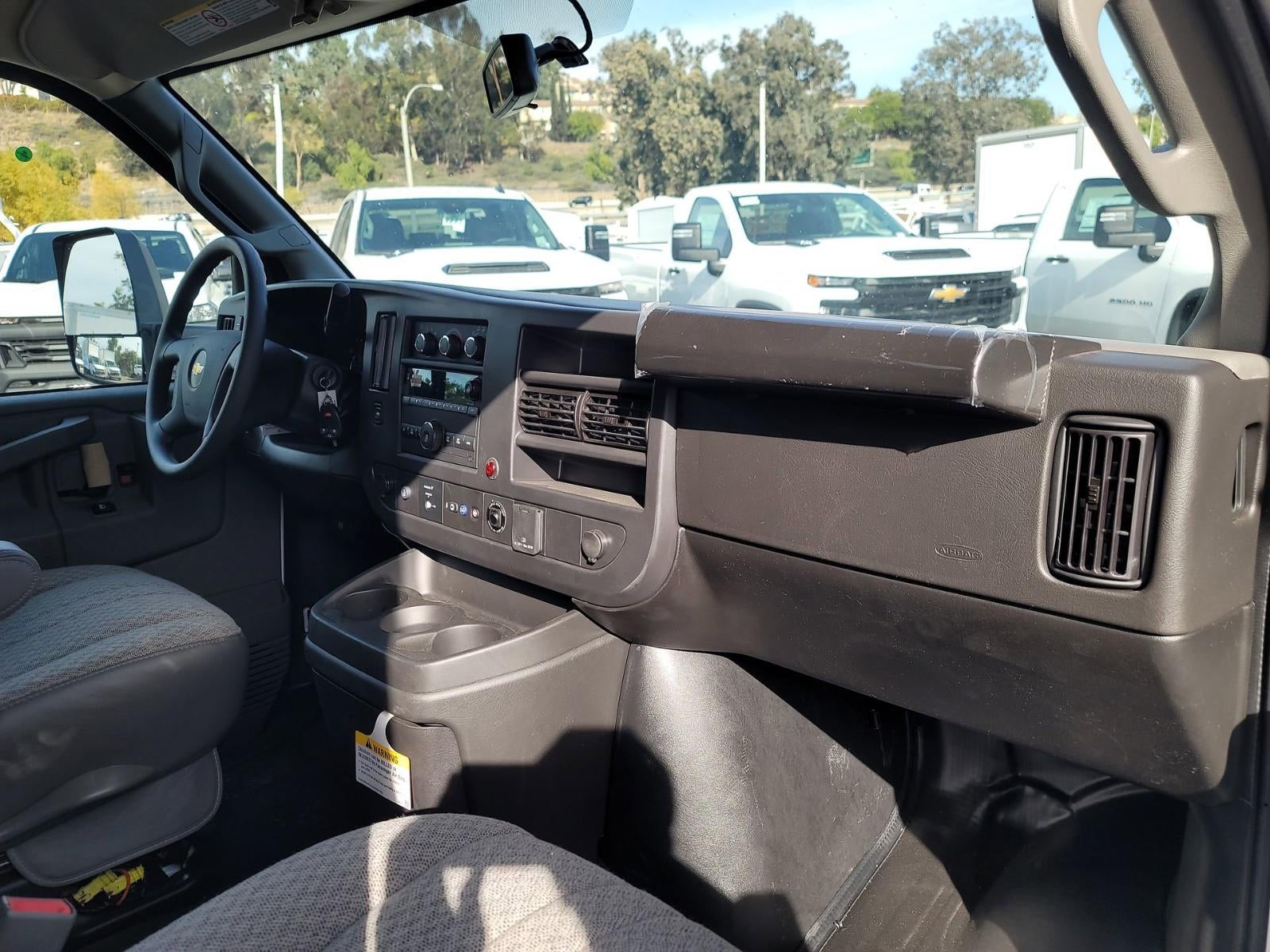 2024 Chevrolet Express Cutaway 3500 1WT