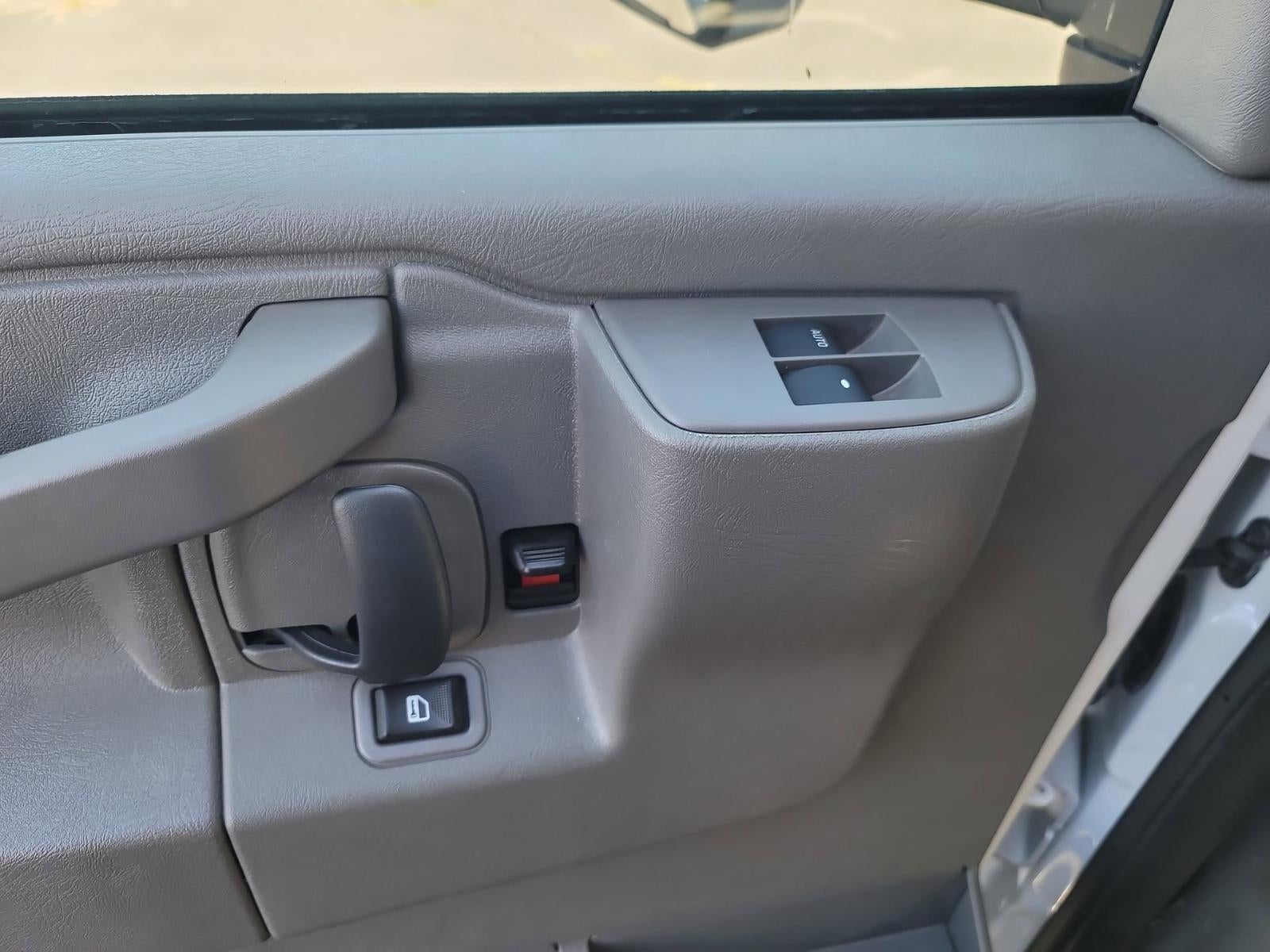 2024 Chevrolet Express Cutaway 3500 1WT