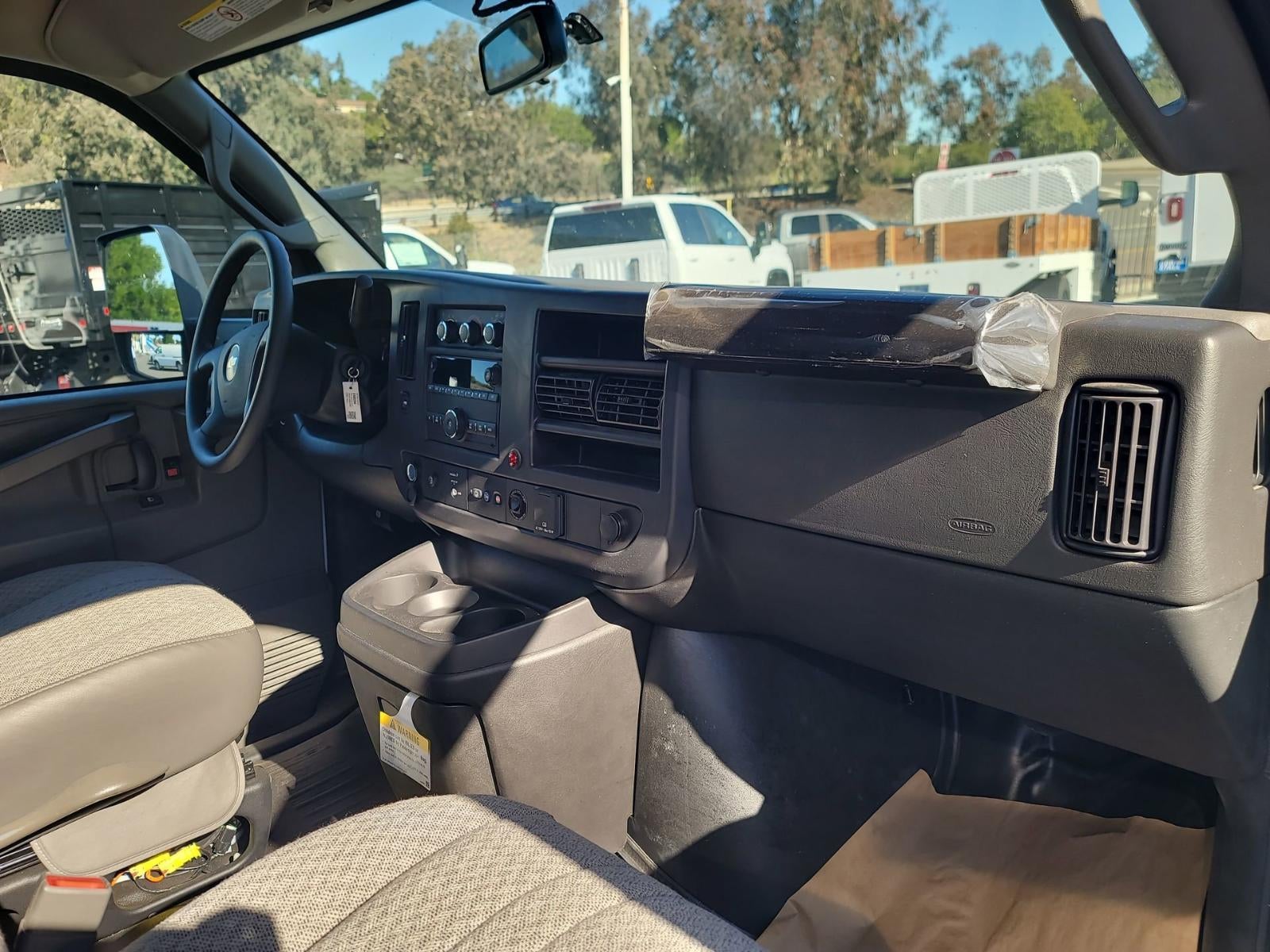 2024 Chevrolet Express Cutaway 3500 1WT