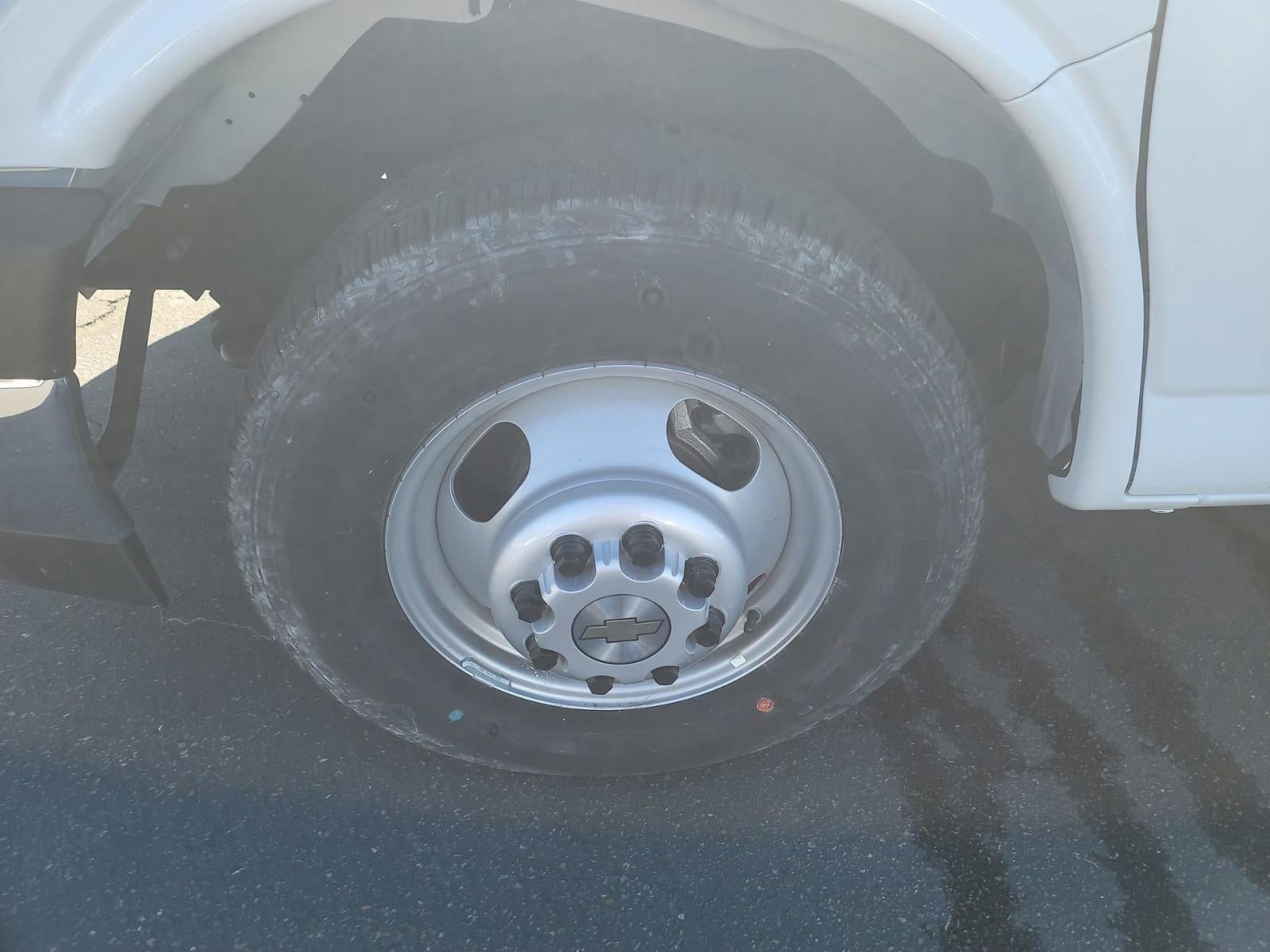 2024 Chevrolet Express Cutaway 3500 1WT