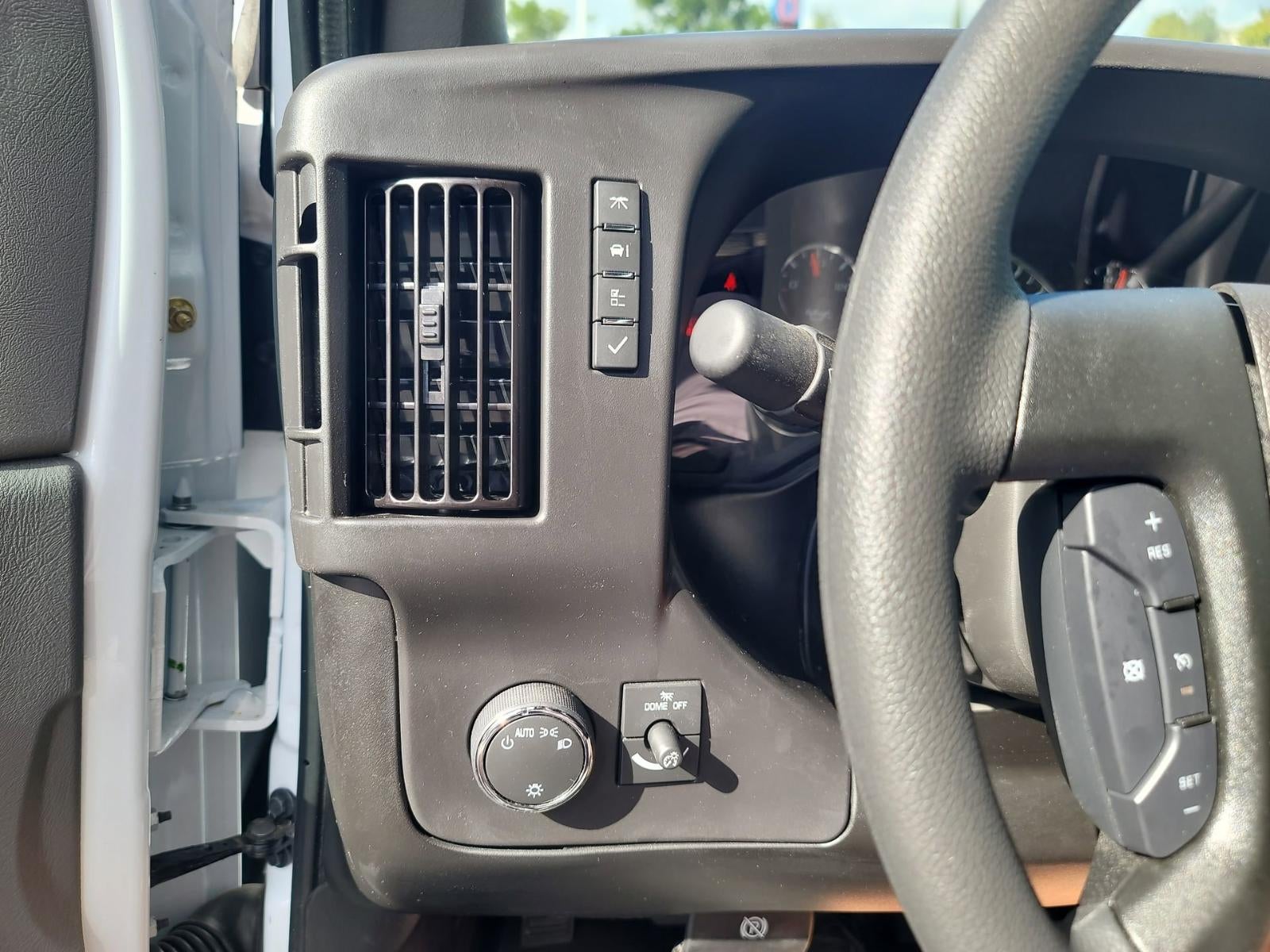 2024 Chevrolet Express Cutaway 4500 2WT