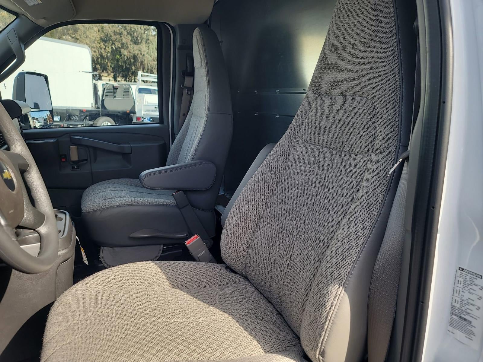 2024 Chevrolet Express Cutaway 4500 2WT