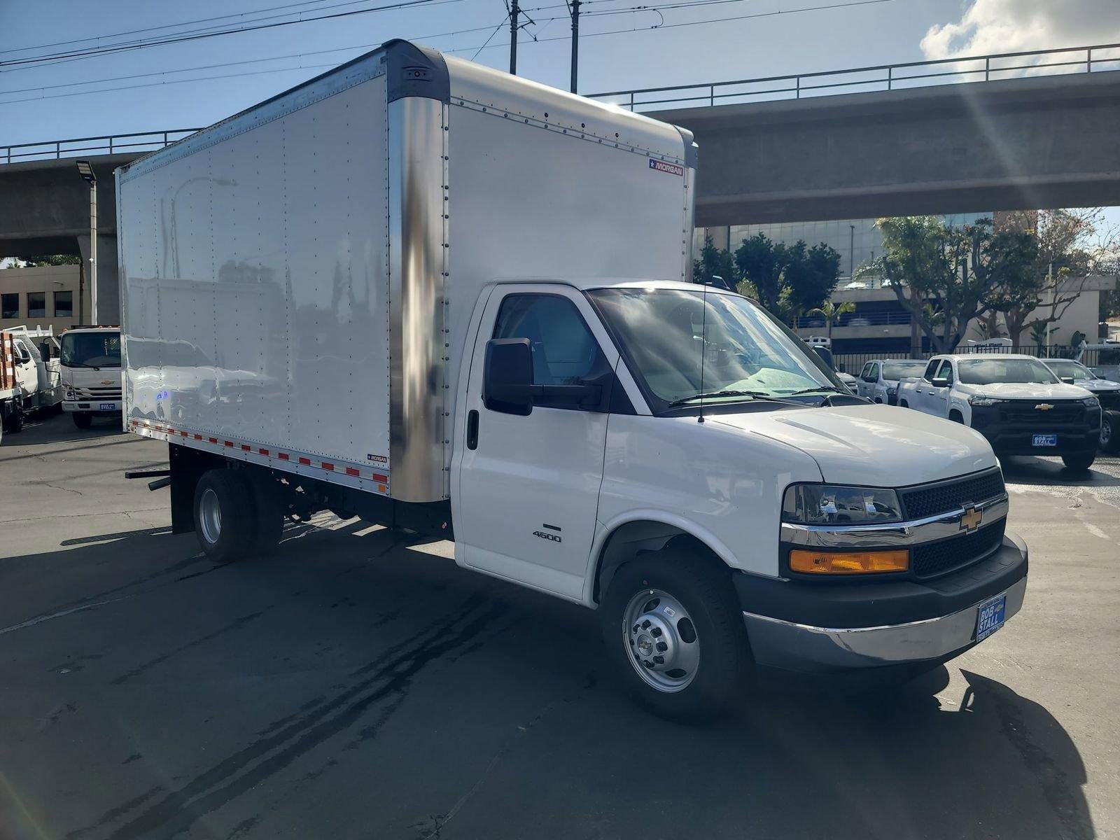 2024 Chevrolet Express Cutaway 4500 2WT