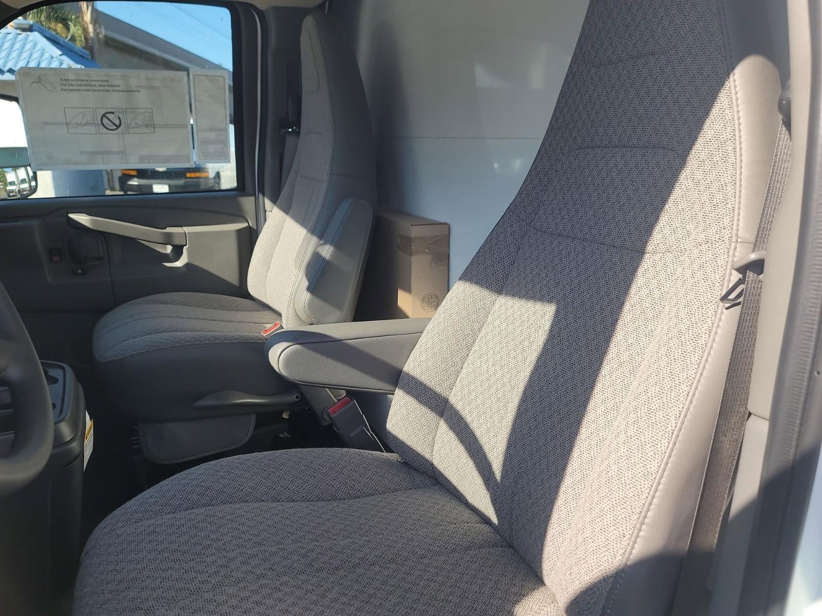 2024 Chevrolet Express Cutaway 4500 2WT