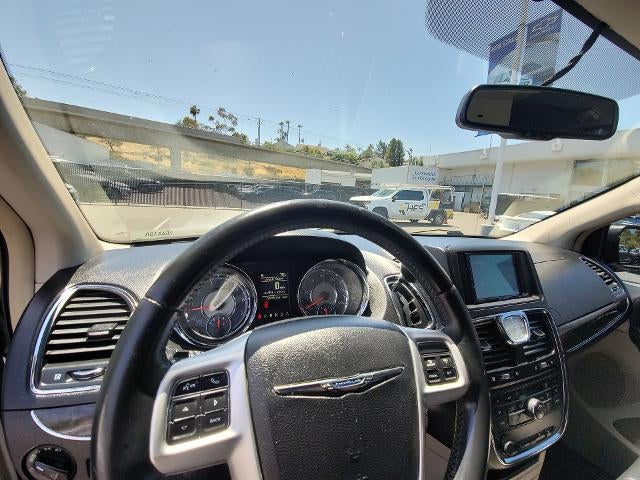 2016 Chrysler Town & Country Touring