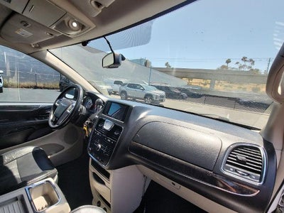 2016 Chrysler Town & Country Touring