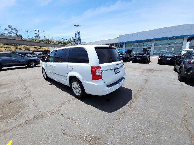2016 Chrysler Town & Country Touring