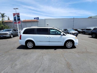 2016 Chrysler Town & Country Touring