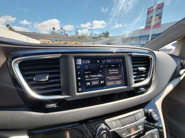 2022 Chrysler Voyager LX