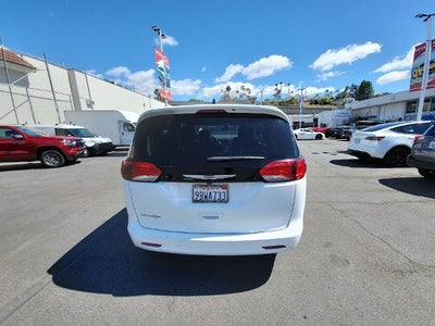 2022 Chrysler Voyager LX
