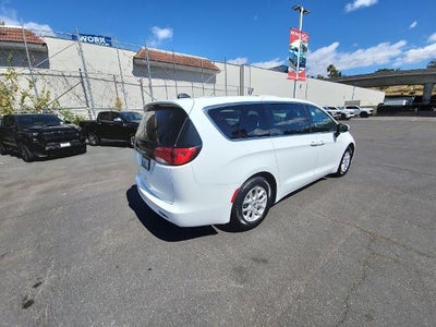 2022 Chrysler Voyager LX