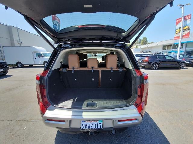 2022 Nissan Pathfinder Platinum 2WD