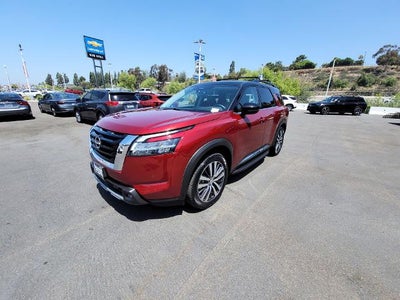 2022 Nissan Pathfinder Platinum 2WD