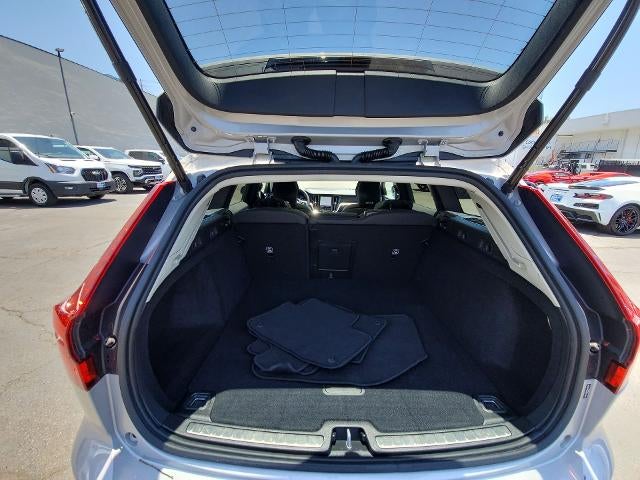 2025 Volvo V60 Cross Country Plus