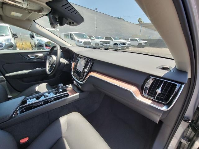 2025 Volvo V60 Cross Country Plus